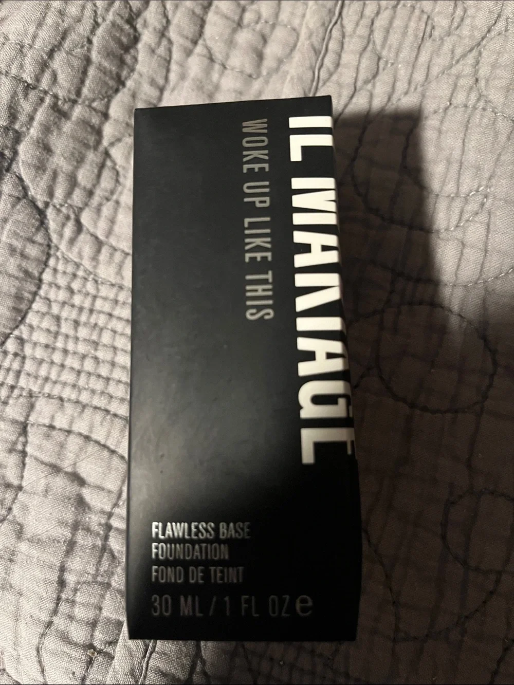 NIB IL Makiage flawless base foundation one fluid ounce